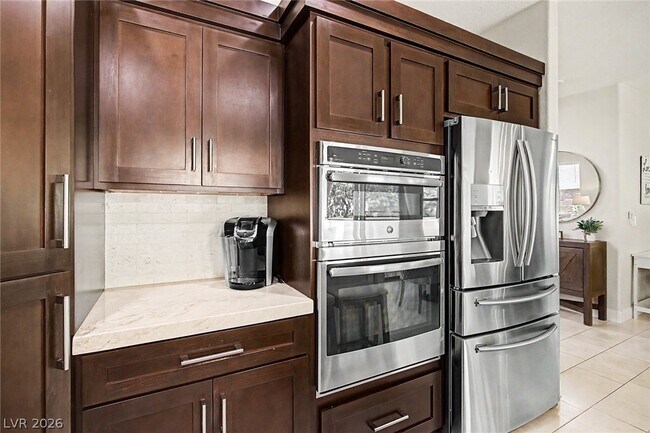 Building Photo - 2025 Shining Feather Ln