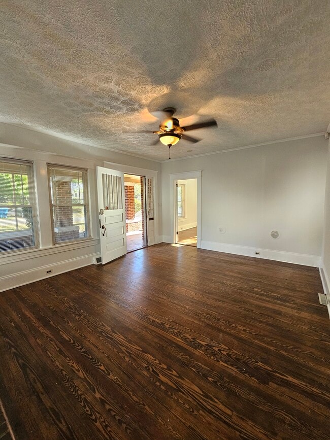 Building Photo - 920 N Church St