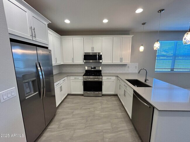 Building Photo - 6581 S Abbey Ln
