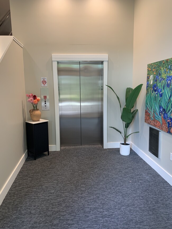 Resident lobby elevator - 16600 Boones Ferry Rd