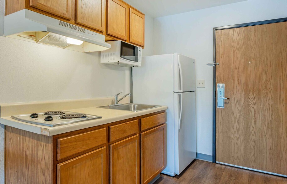 Building Photo - Furnished Studio-Indianapolis - Lawrence