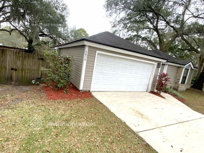 Building Photo - 4859 Wallingford Pl E