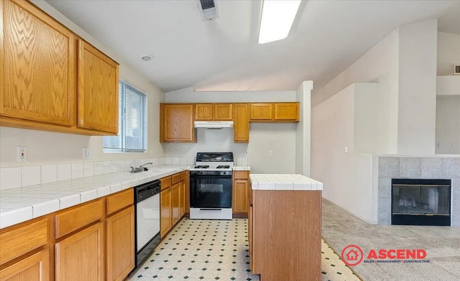 Building Photo - Wonderful 4 Bedroom Located in Laurel Glen Area!