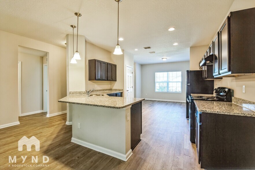 Building Photo - 643 Locust St