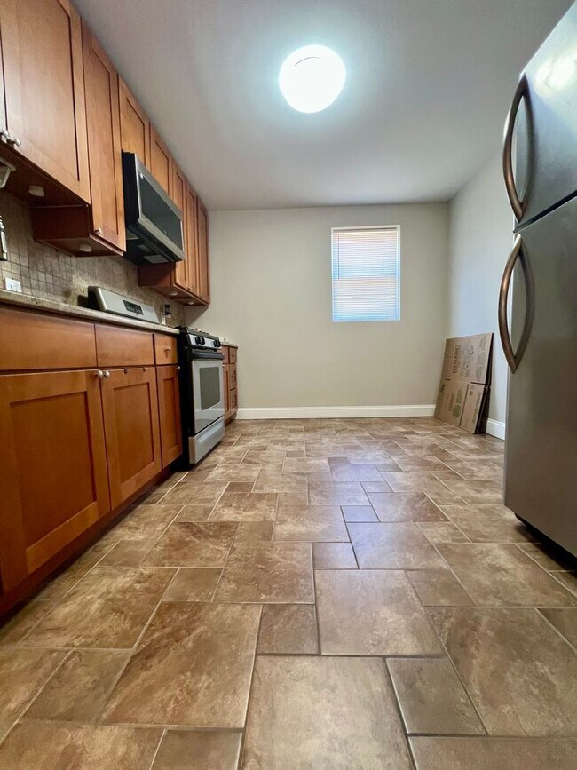 Building Photo - Gorgeous 3-Bedroom Townhome in Juniata! Available NOW!