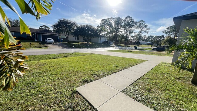 Building Photo - Incredible 3 Bedroom, 2 Bathroom Home in Palm Bay!!