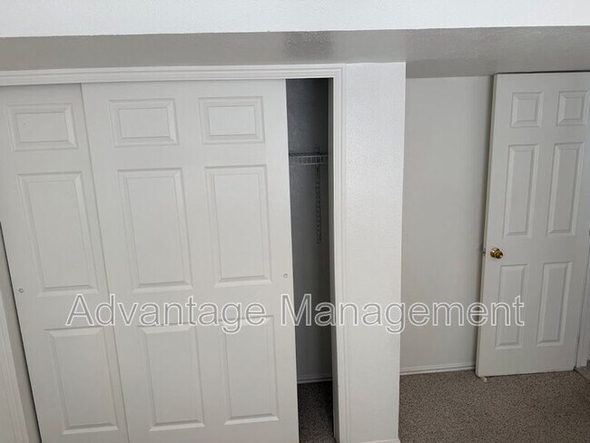 Building Photo - 927 S 1635 W St