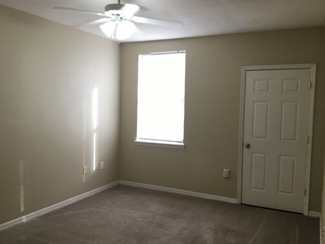 Building Photo - RESORT-STYLE 2 BEDROOM 2 BATHROOM CONDO