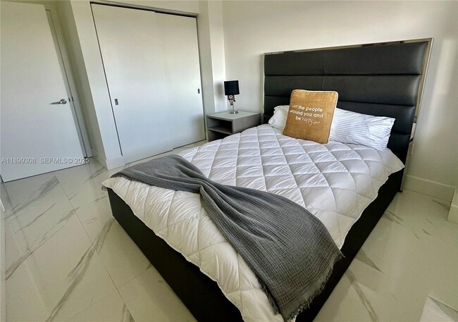 Building Photo - 16385 Biscayne Blvd