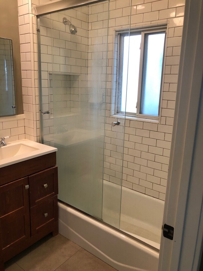 Bathroom. - 344 1/2 N Bixel St
