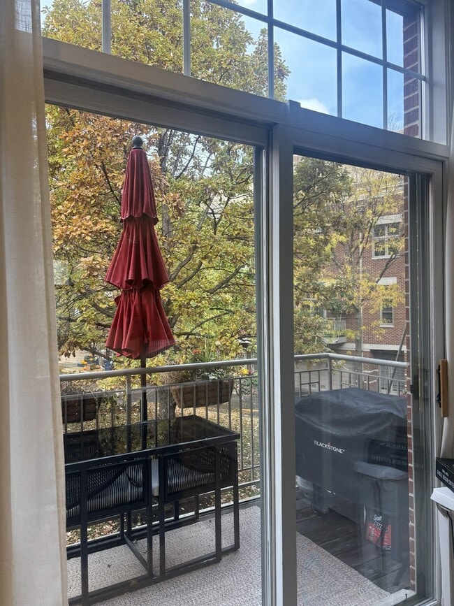 Building Photo - 854 N Ogden Ave