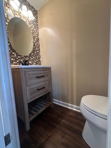 Powder Room - 2003 Valley Dr