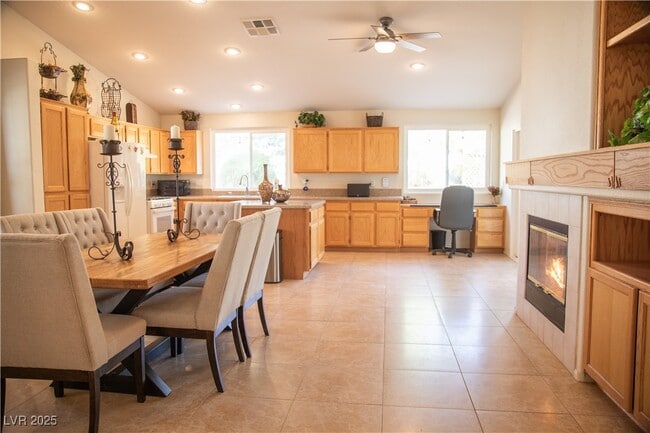 Building Photo - 7410 Deer Springs Way