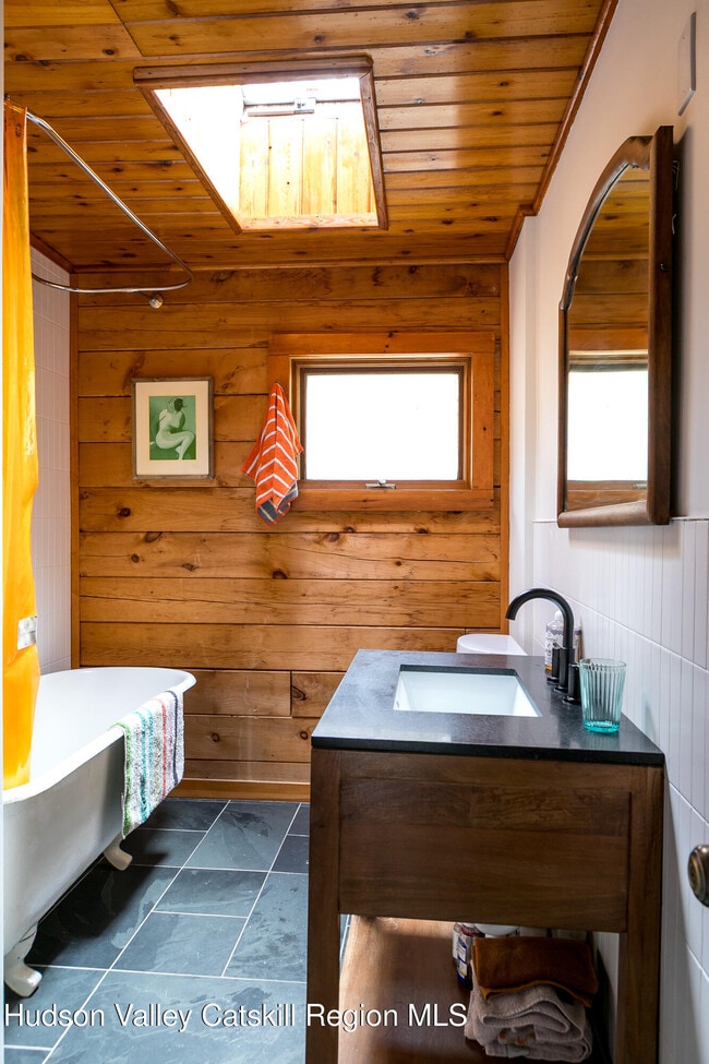 Building Photo - 671 Watson Hollow Rd