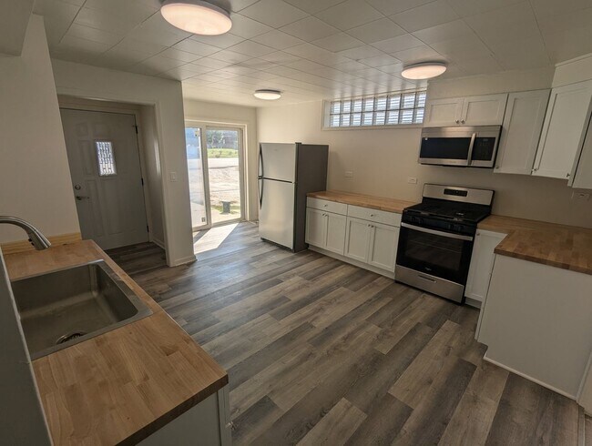 Building Photo - Dover Oaks LLC