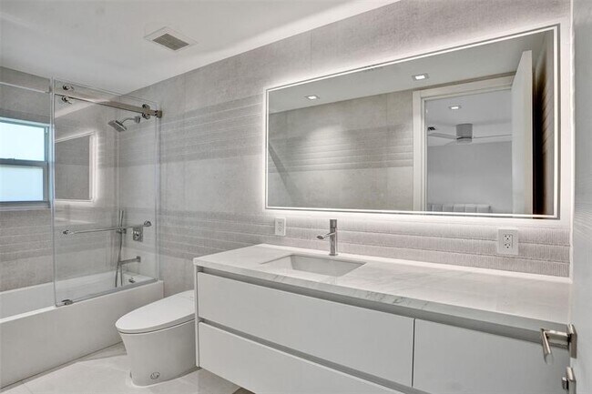 Building Photo - 2800 Banyan Blvd Cir NW