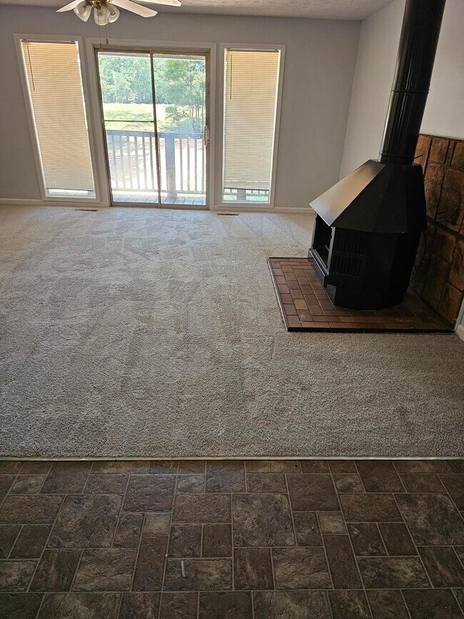 Building Photo - *Home For The Holidays*Amazing 4 Bedroom H...