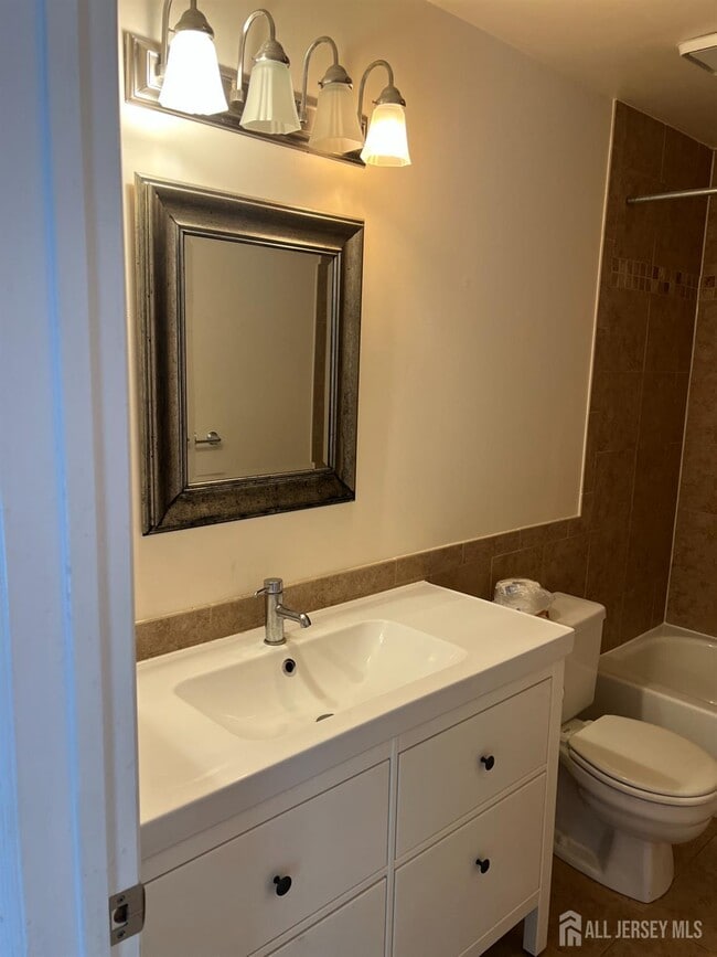 Building Photo - 7492 Elm Ct
