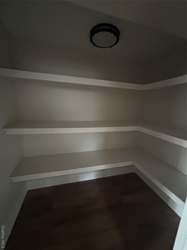 Building Photo - 75 Verbank Rd