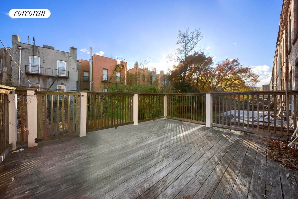 Building Photo - 762 Hancock St