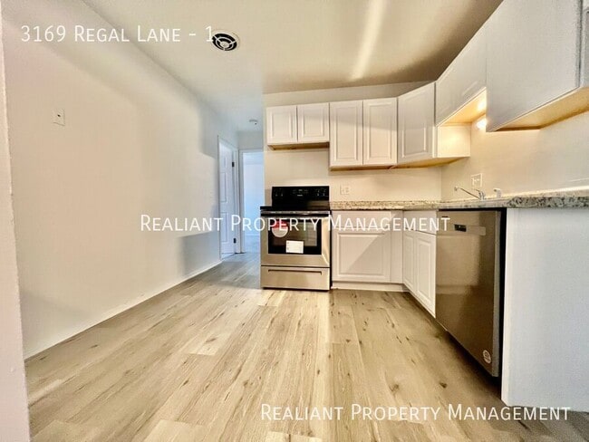 Building Photo - Newly Renovated 2-Bedroom Apartment with M...
