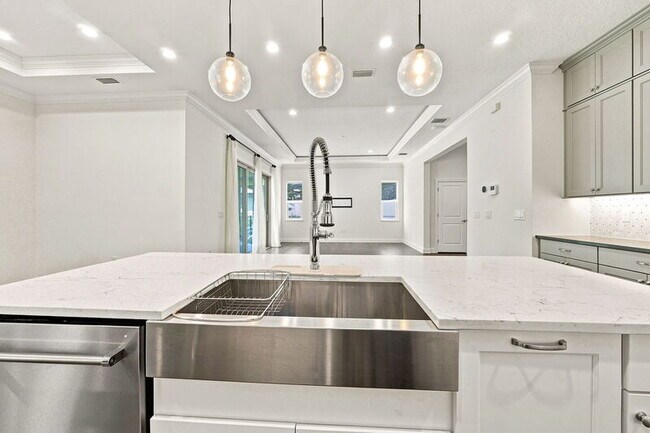 Building Photo - 10134 Royal Island Ct