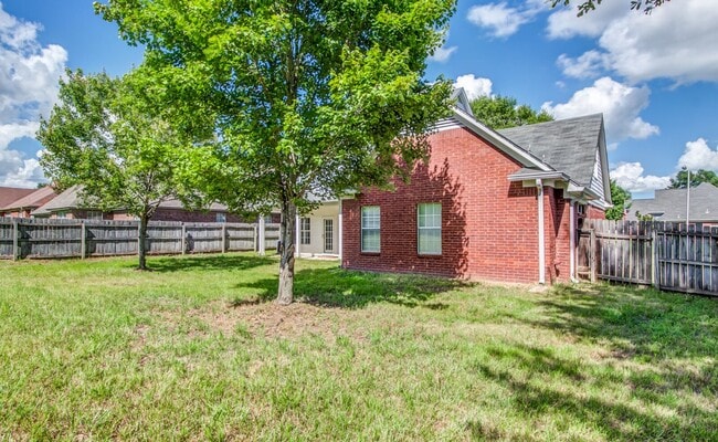 Building Photo - 9461 Hickory Dr