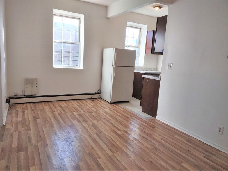 Building Photo - 903 Glenmore Ave