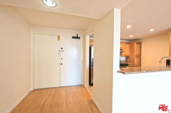 Building Photo - 10535 Wilshire Blvd