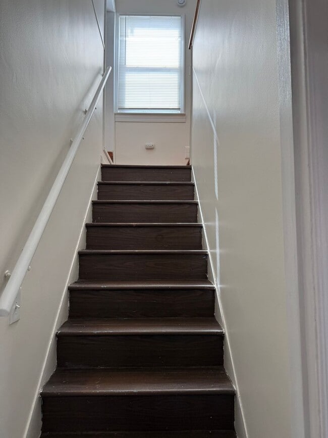 Building Photo - Awesome Property for an Awesome Price