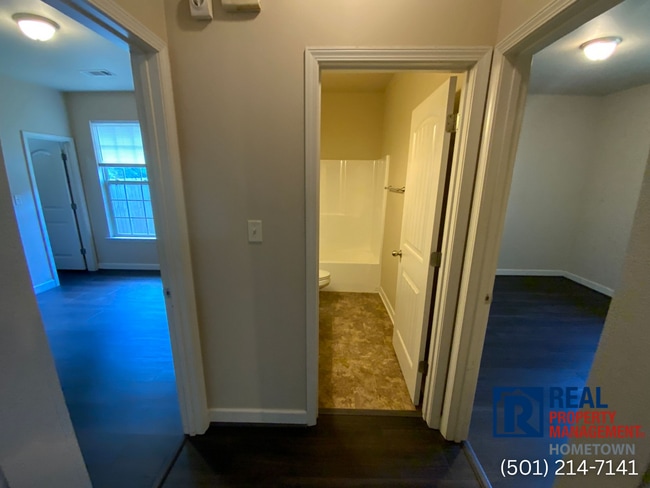 Building Photo - 7503 Royal Oaks Dr