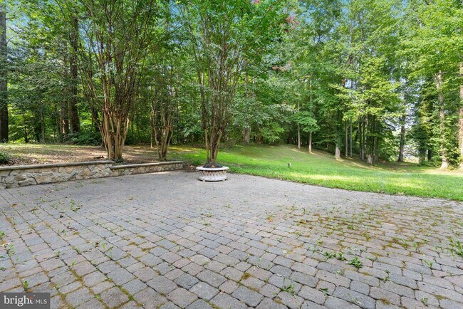 Building Photo - 45105 Mill Creek Way