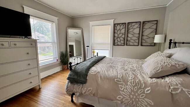 Building Photo - 531 Glenwood SE