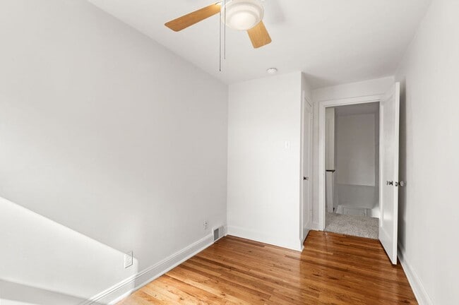 Building Photo - FIRST MONTH FREE* Twin home with new carpe...