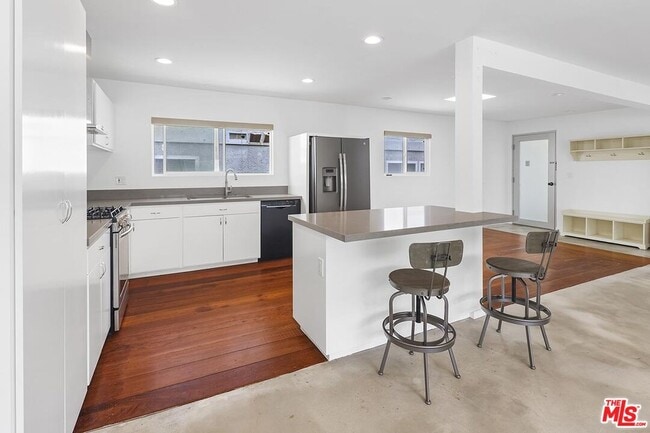 Building Photo - 25 Ironsides St