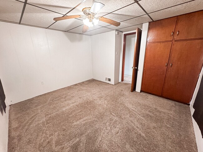 Building Photo - 125 Delrose Dr