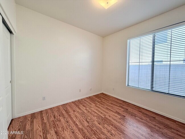 Building Photo - 3530 E Park Ave