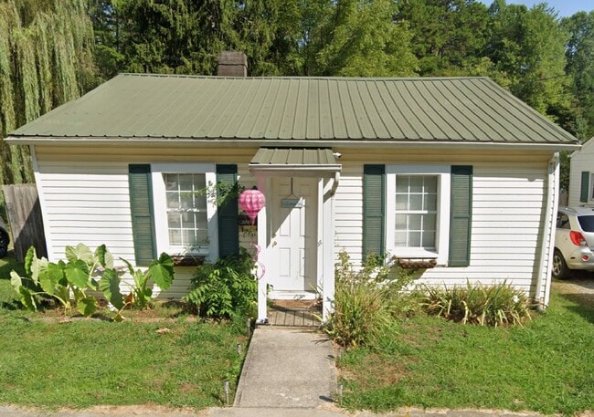 Primary Photo - Three Bedroom Home Downtown Corbin, KY