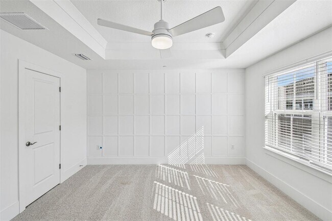 Building Photo - 1951 Risby Aly