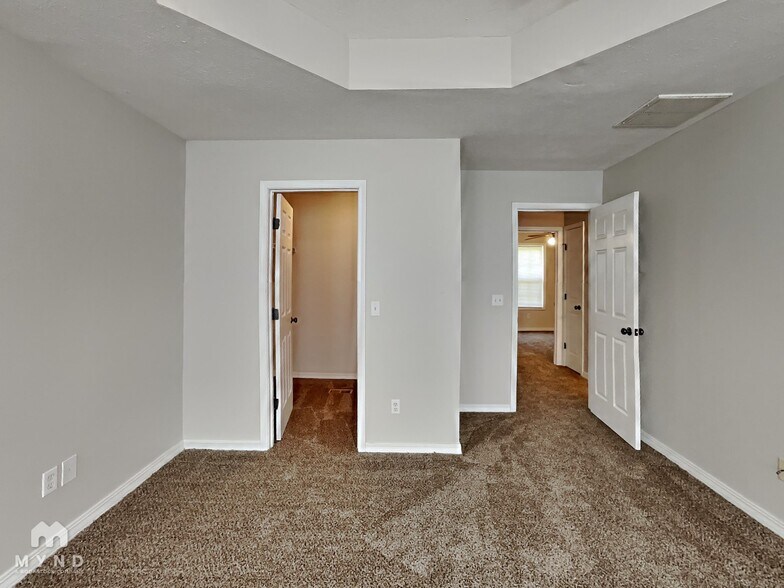 Building Photo - 624 S Mahn Ave