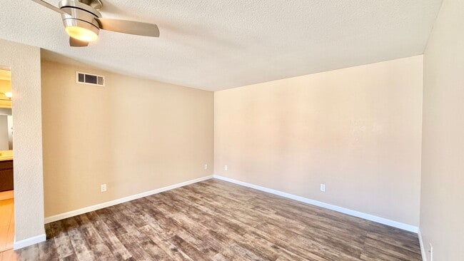 Building Photo - Bright & Lovely Two Story Townhome in the VistaMonte at San Luis Rey HOA Community of Oceanside!