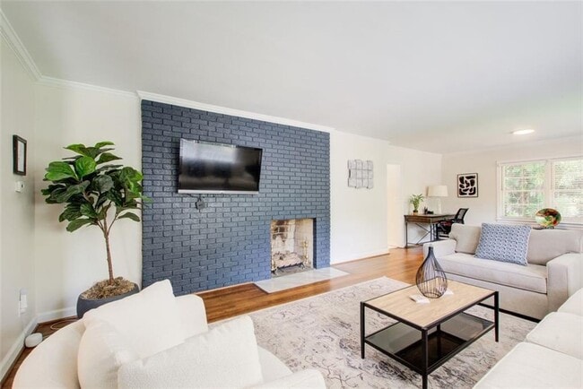Building Photo - 636 Pauley Pl NE