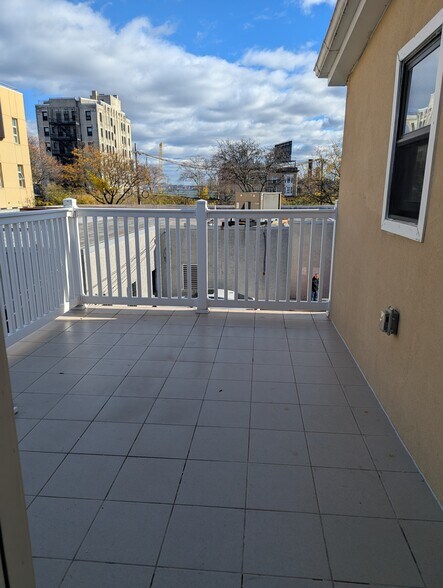 Building Photo - 135 Montgomery Ave