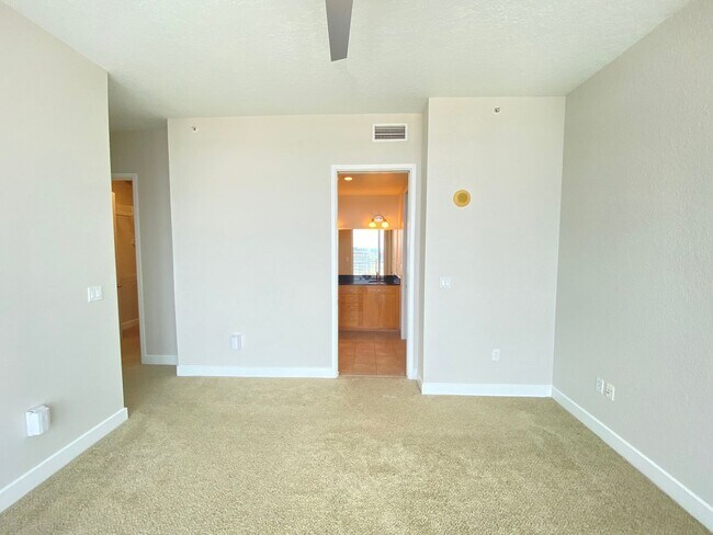 Building Photo - 2 Bedroom 2 Bath VUE Condo -- Application ...