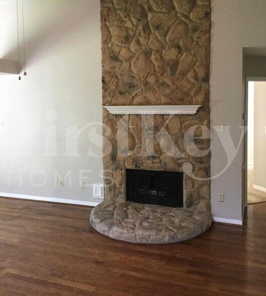 Building Photo - 4030 Meadowgold Ln