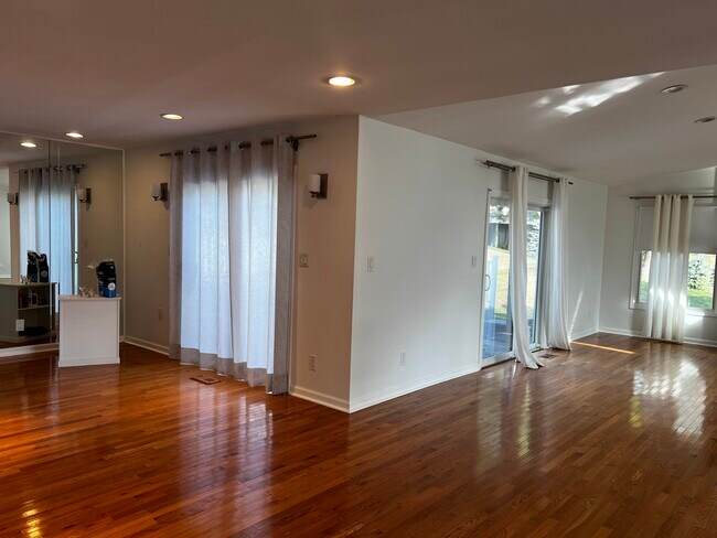 Building Photo - 4409 Exmoor Cir