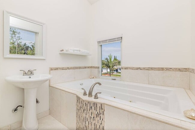 Building Photo - 234 Gregory Rd