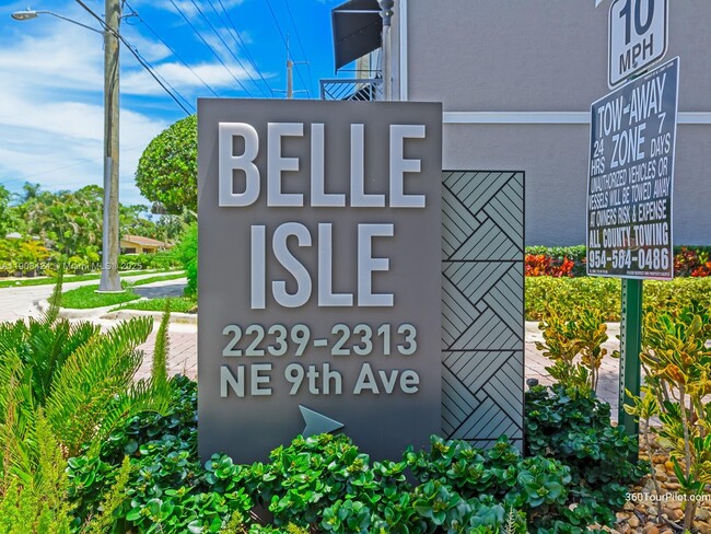 Building Photo - 2249 NE 9th Ave