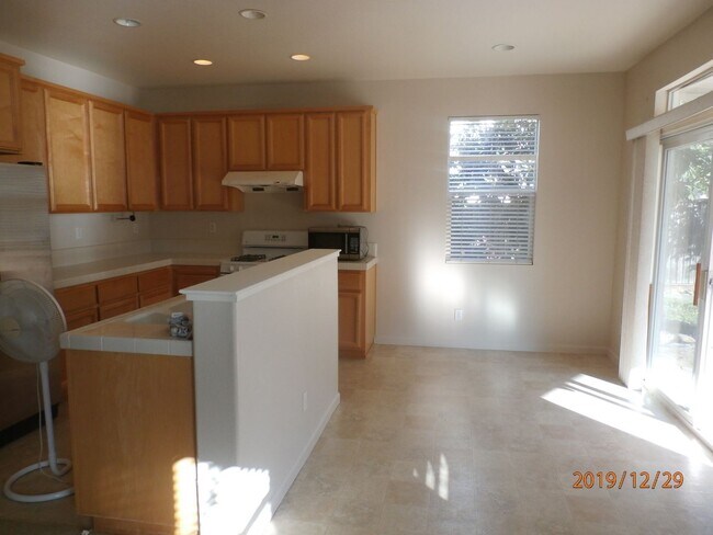 Building Photo - Stunning 4/2.5 Natomas Beauty!  (PLEASE READ ENTIRE AD FOR SHOWING)!