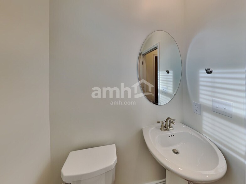 Building Photo - 5316 Virtue Ave